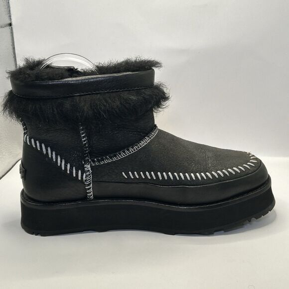 UGG Fluff Punk Women’s Boots Black Size 6 Platform Sheepskin Lined STORE MODEL - Picture 6 of 16